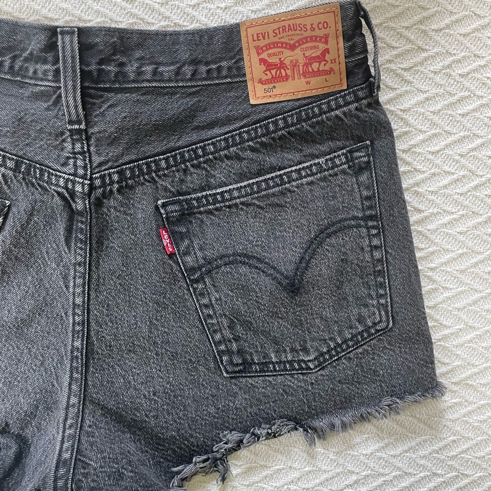 Levi’s 501 Black Faded Shorts High Rise Fit - Picture 5 of 6